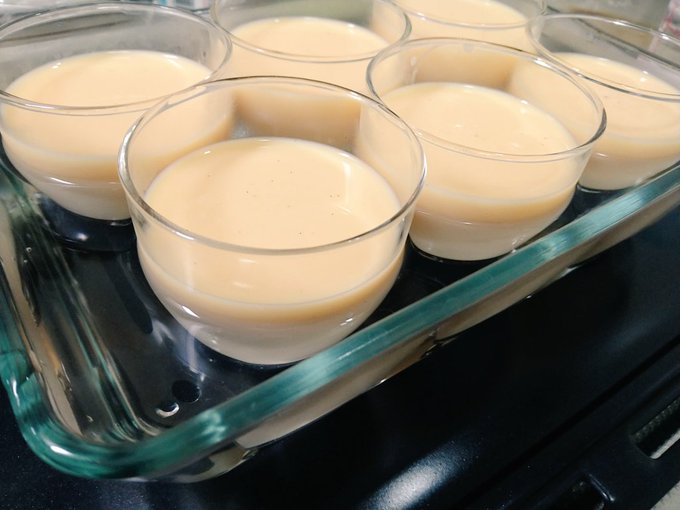 プリンを作った🍮
初めてバニラビーンズもちゃんと入れた 