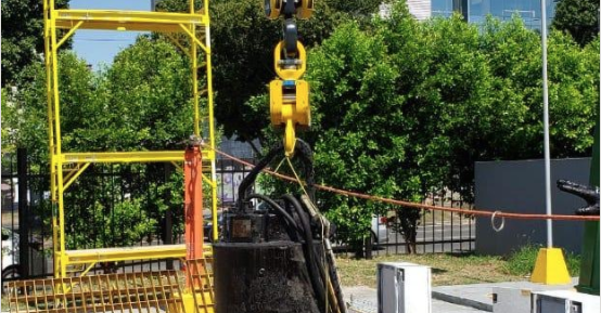 In our latest success story, an evo10 automatic hook with marine configuration has to go down and get dirty in order to remotely engage water pumps for wastewater 

More here: bit.ly/evo10marine

#safety #productivity #lifting #liftingoperations #cranes #automatichooks