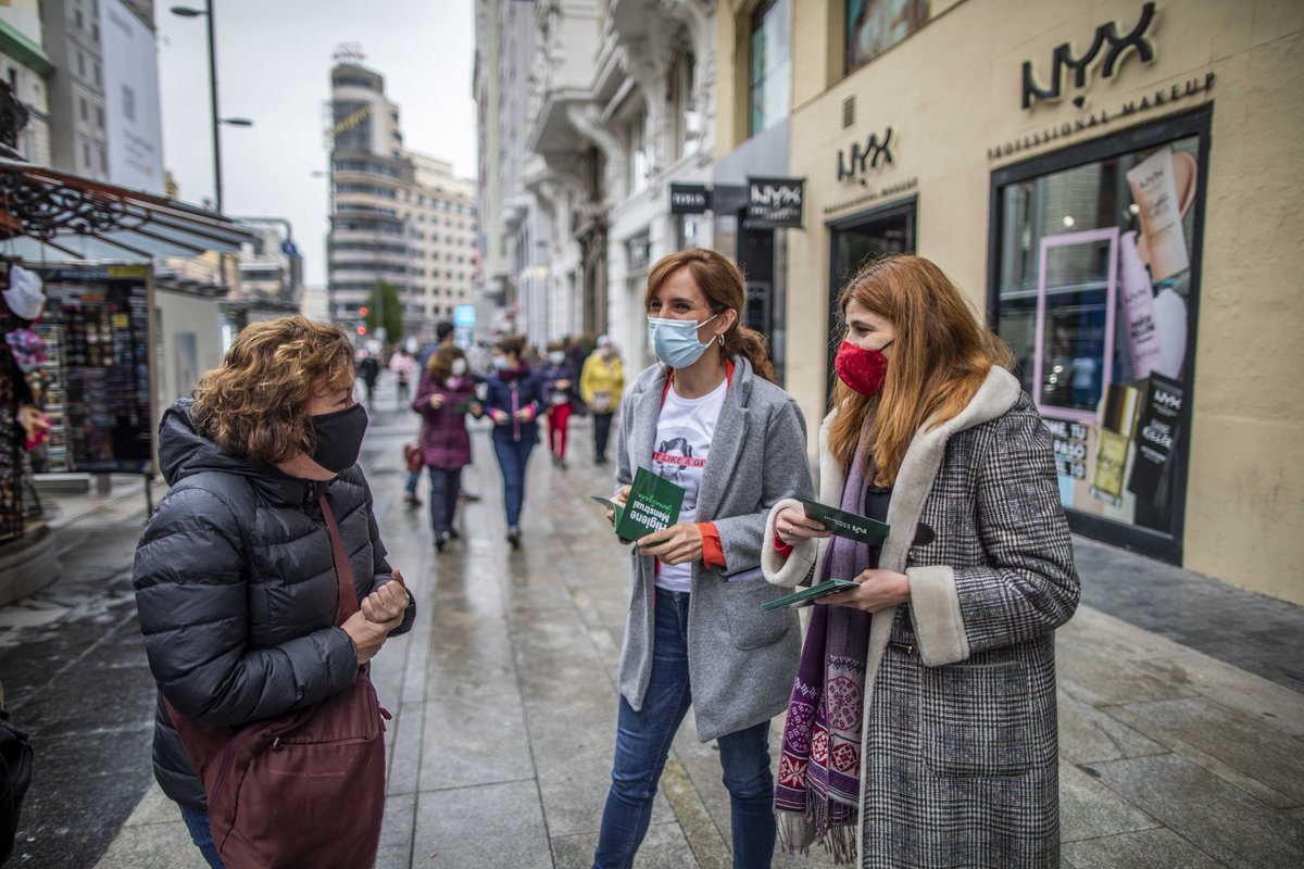 Rita_Maestre's tweet photo. Un 20% de las mujeres en España no puede acceder a productos de higiene menstrual. Es hora de que se hable de esto. Proponemos que en todos los hospitales, colegios, centros culturales y otros edificios públicos haya compresas y tampones disponibles y gratuitos. https://t.co/M5VlnHTxbl