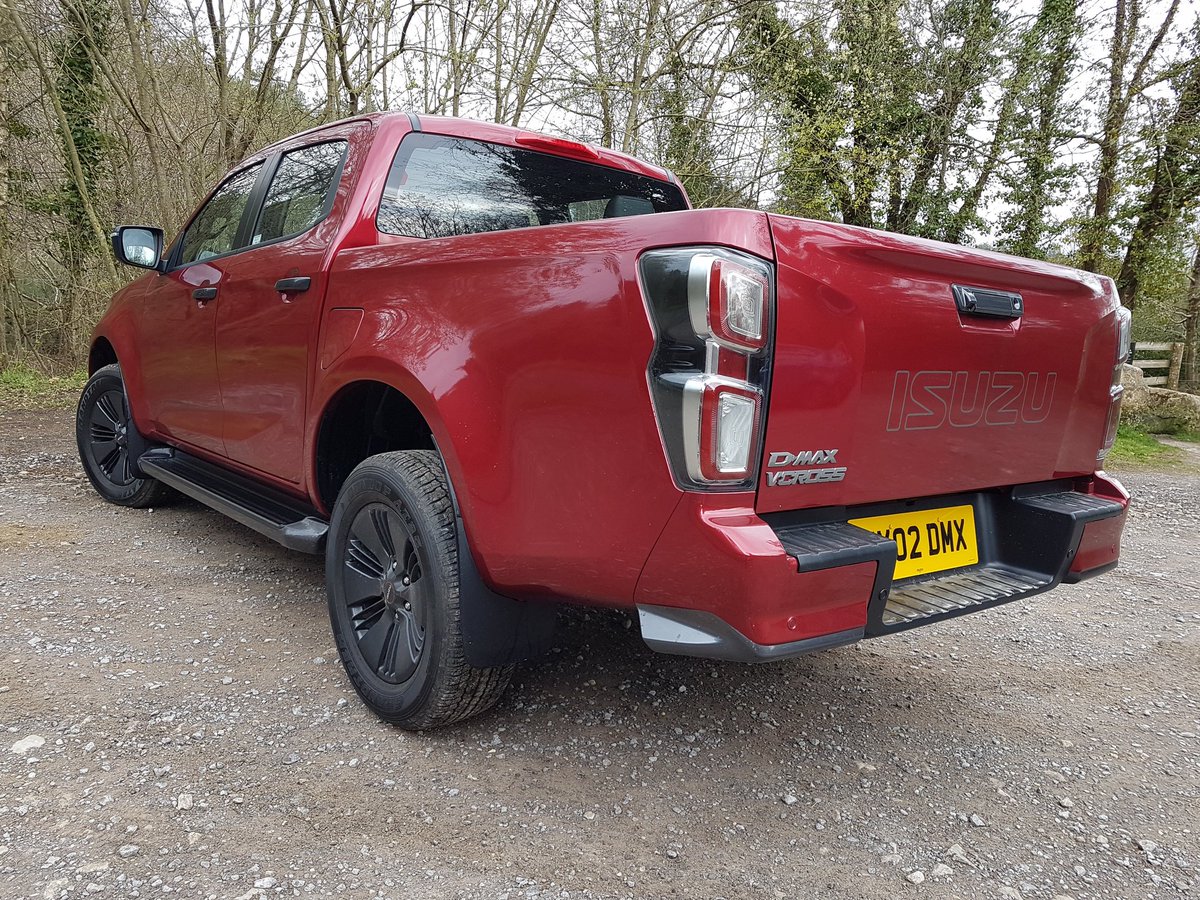 MttRbnsn's tweet photo. This is the @IsuzuUKPR @Isuzuuk #NewDMax in flagship #VCross automatic trim. Costs £39,244.80 inc. VAT.
Big, big, BIG advances in interior quality, as deeply impressive off-road as ever, and seems more refined on it, too. Still uses the 164hp/360Nm 1.9 unit, though.
#DrivenToDo https://t.co/r1wsqDEwL6