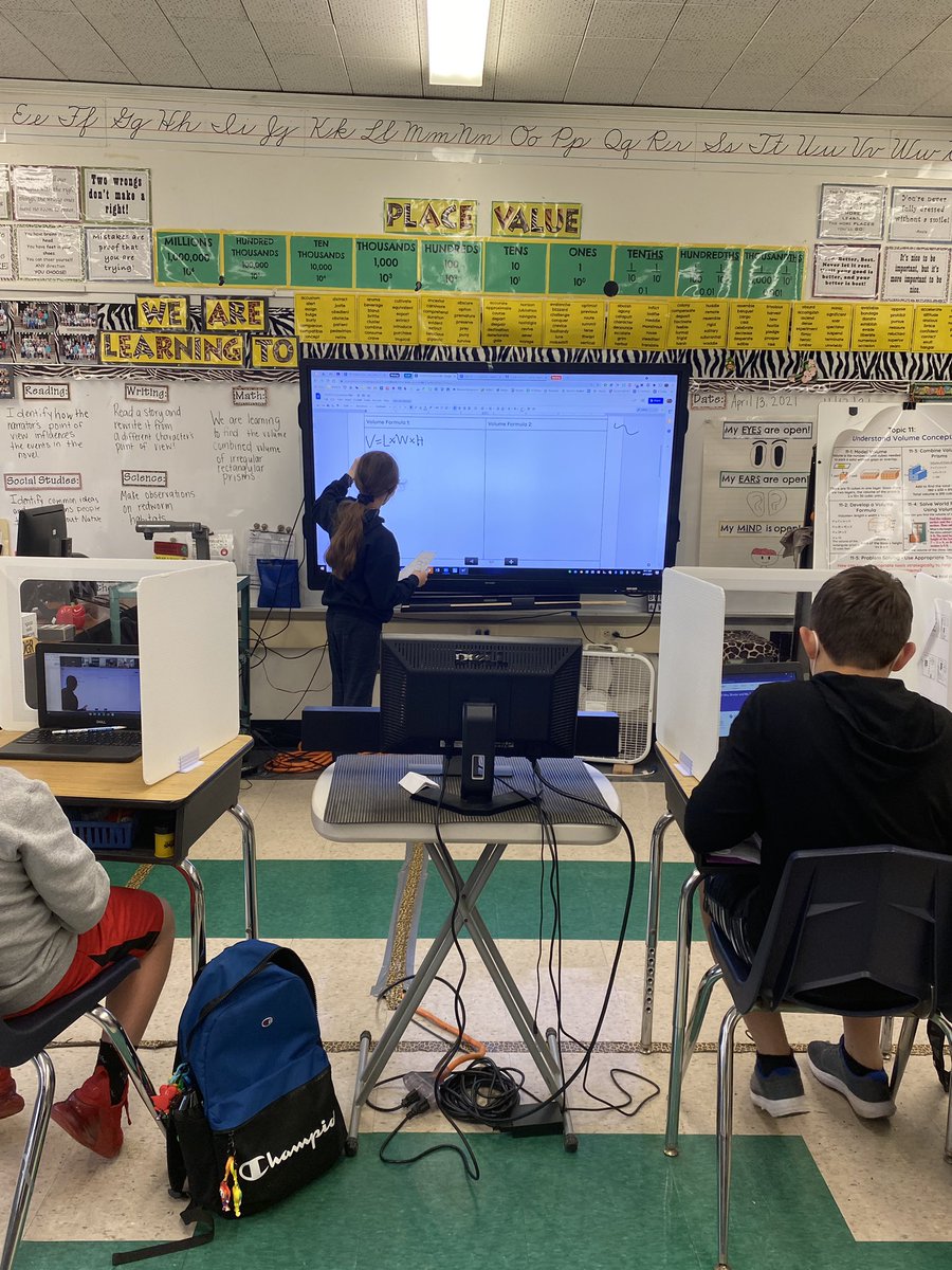 BinderLansey5's tweet image. Words cannot express how happy it makes us to have (almost all of) our fifth graders in school with us and actively participating in person!! 🙌🏻 and thanks to our Polycam the friends who are still learning from home can see exactly what our friends in school see!@BerkeleyWWRSD