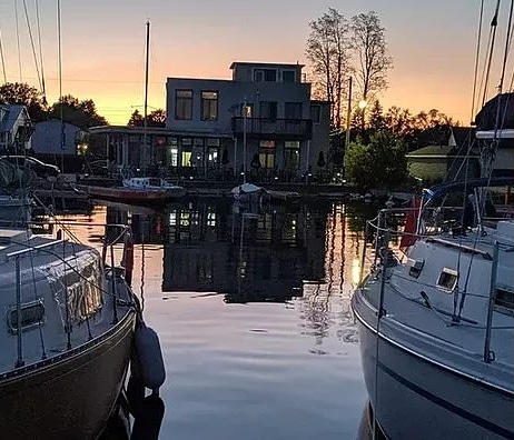 Up next in our Partner Showcase is The Harbourview Marina &amp; Restaurant, a hidden gem nestled on the North Shore of Lake Ontario. Dock Links members save 25% off transient dockage - if available, $0.05 off fuel and a free pump-out with minimum 200-litre fuel purchase. #docklinks