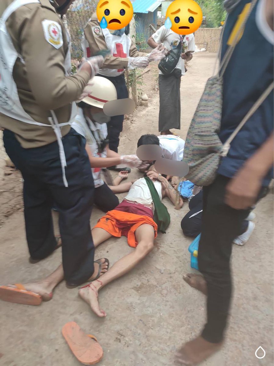 ChristineLibra's tweet photo. 5 civilians got injured at Myit Nge,MDY  by military Junta. Moreover, the junta also looted stored rice for the CDM workers and opening gun fires and sound bombs till 5:45pm reportedly.
#WhatsHappeningInMyanmar 
#Apr13Coup 
#NoFlyZoneInMyanmar https://t.co/zk6EcqNpI5