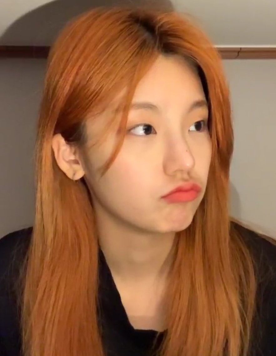 She can't not pout on her Vlives  #ITZY  #있지  #YEJI  #예지