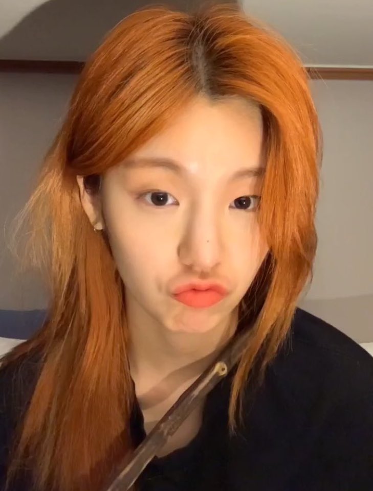 She can't not pout on her Vlives  #ITZY  #있지  #YEJI  #예지
