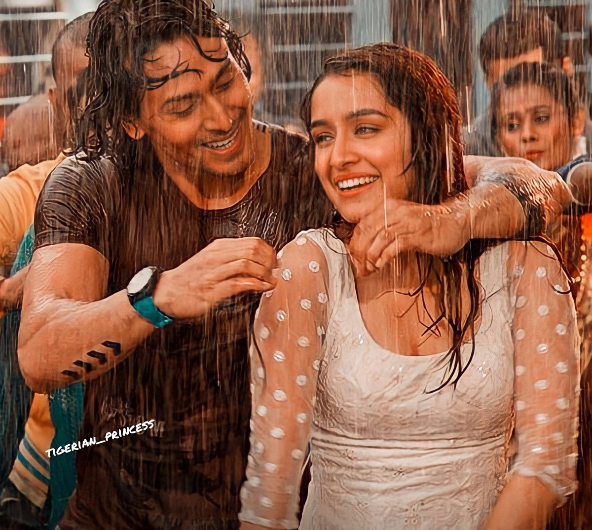 Tigerianprince1's tweet photo. #chamchamcham ❤❤❤❤😍😍😍😍😍😍😍😍 #baaghi
@iTIGERSHROFF @ShraddhaKapoor @TeamTIGERSHROFF @AyeshaShroff ❤🥀 https://t.co/PdlwCEY0rS
