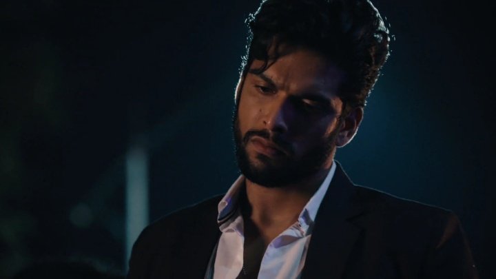 ___aishu___'s tweet photo. @StarPlus @karanvirsharma9 Both looks cool par apun Raghav bae ka swag hi alag ha 🔥🥵
#TeamRaghav all the way!! 🤙
#MehndiHaiRachneWaali https://t.co/8uHqSdmr22