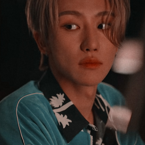 pics of minghao from side by side mv that u can use as an icon [t h r e a d]