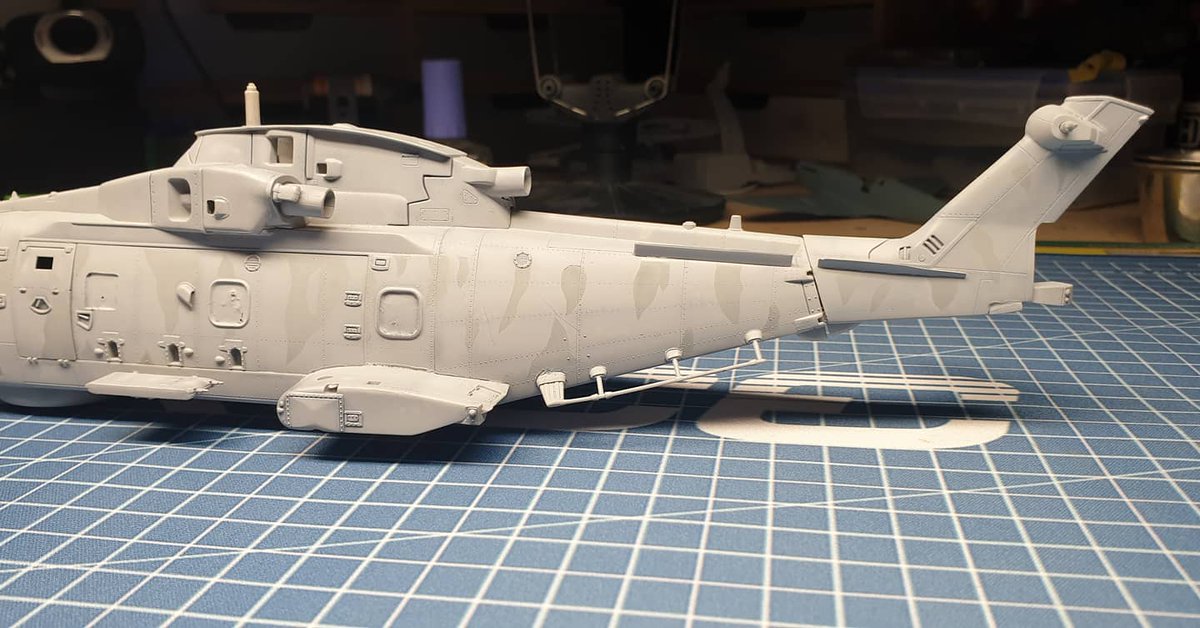 Plastic_Alchem's tweet photo. After a few hours of masking, this was the final result. What do you guys think?
#twitch #livestreaming #scalemodel #modelkit #modelismoestático #modelismo #miniaturepainting #scaleplane #modelbuilding #orlee #modelcraft #merlinhelicopter #ammomig #akrealcolors #maskingtape. https://t.co/q0fchQCf3X