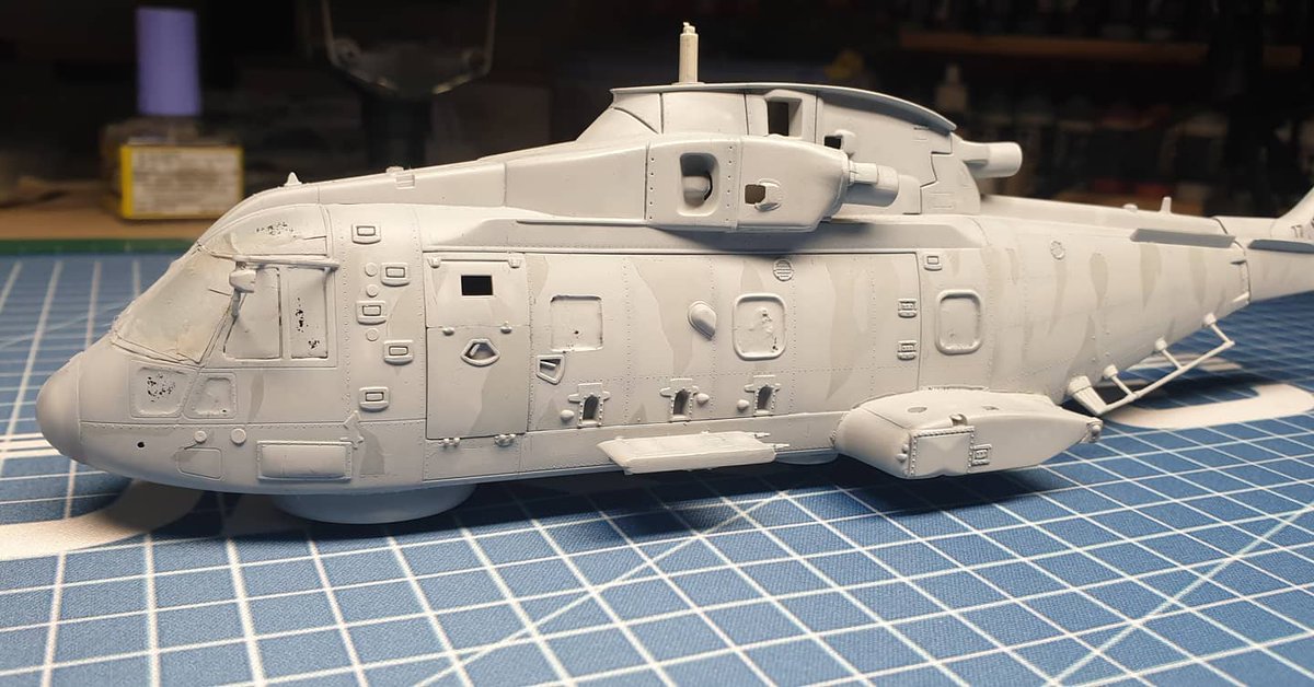 Plastic_Alchem's tweet photo. After a few hours of masking, this was the final result. What do you guys think?
#twitch #livestreaming #scalemodel #modelkit #modelismoestático #modelismo #miniaturepainting #scaleplane #modelbuilding #orlee #modelcraft #merlinhelicopter #ammomig #akrealcolors #maskingtape. https://t.co/q0fchQCf3X