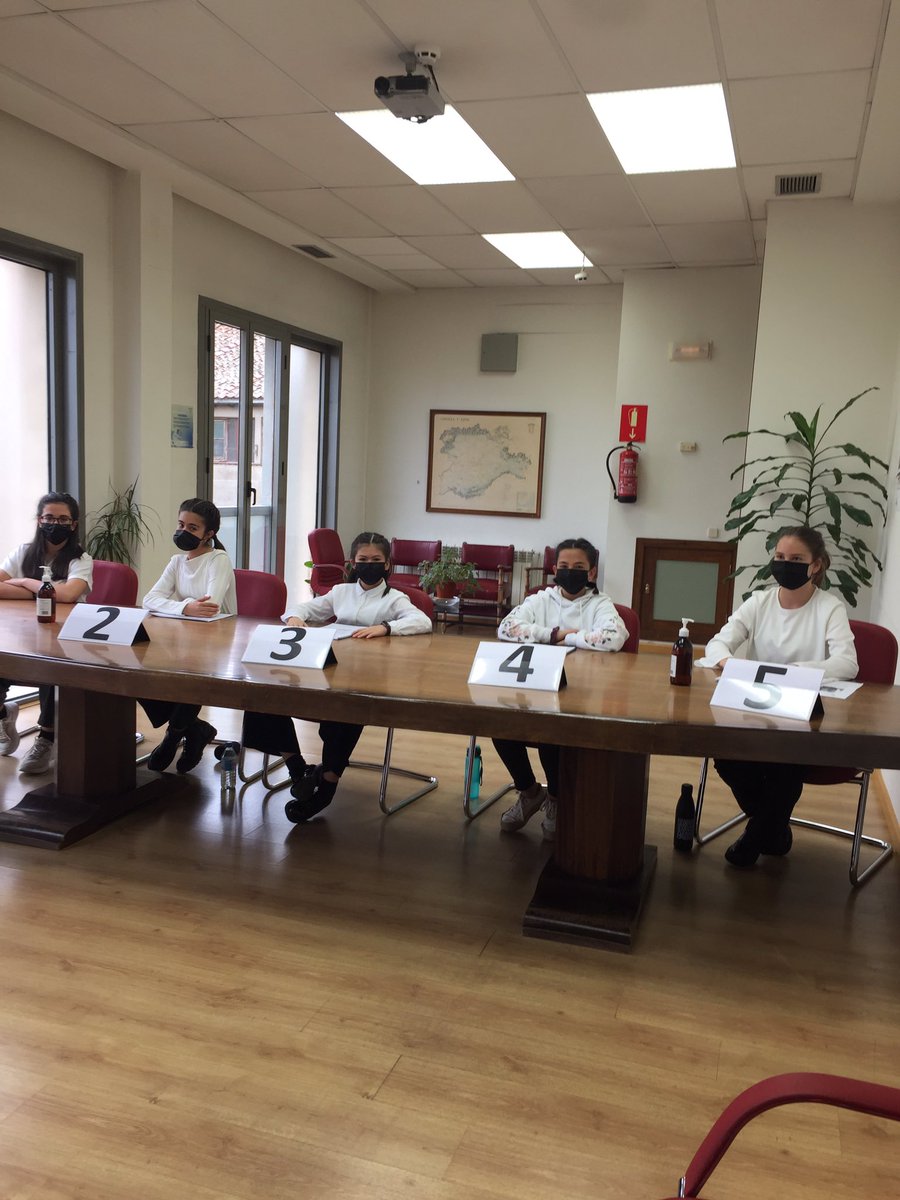 laclasedesexto's tweet photo. CEIP DIEGO DE COLMENARES. Hemos participado en el Certamen de Lectura disfrutando de los textos de Miguel Delibes.#leyendoCyL https://t.co/rb4awv4Lhe