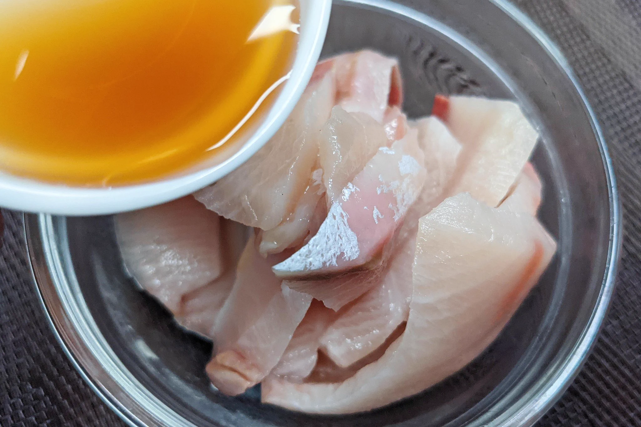 野菜と一緒に食べても美味しそう！ほぼ混ぜる&かけるだけで作れるカルパッチョのレシピ！