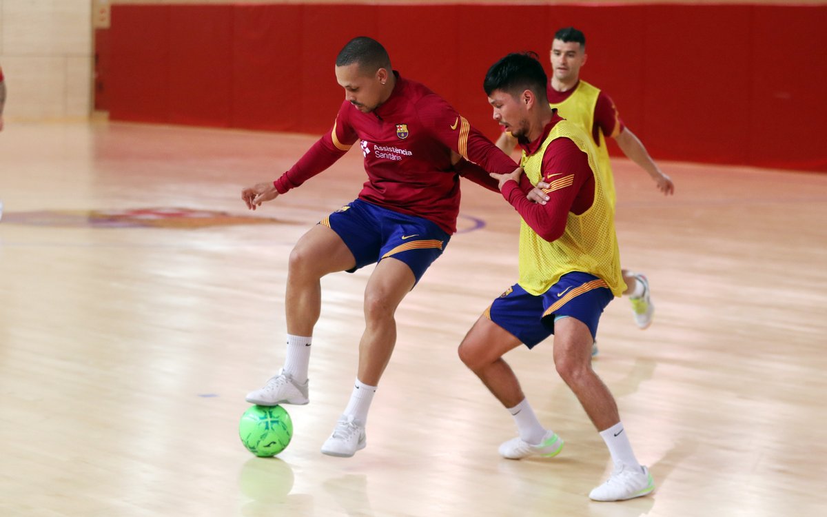 FCBfutbolsala's tweet photo. 📸 Preparant la final de Supercopa! / ¡Preparando el partido contra Movistar Inter! (jueves, 20h, Teledeporte) https://t.co/ojC47x4hoI