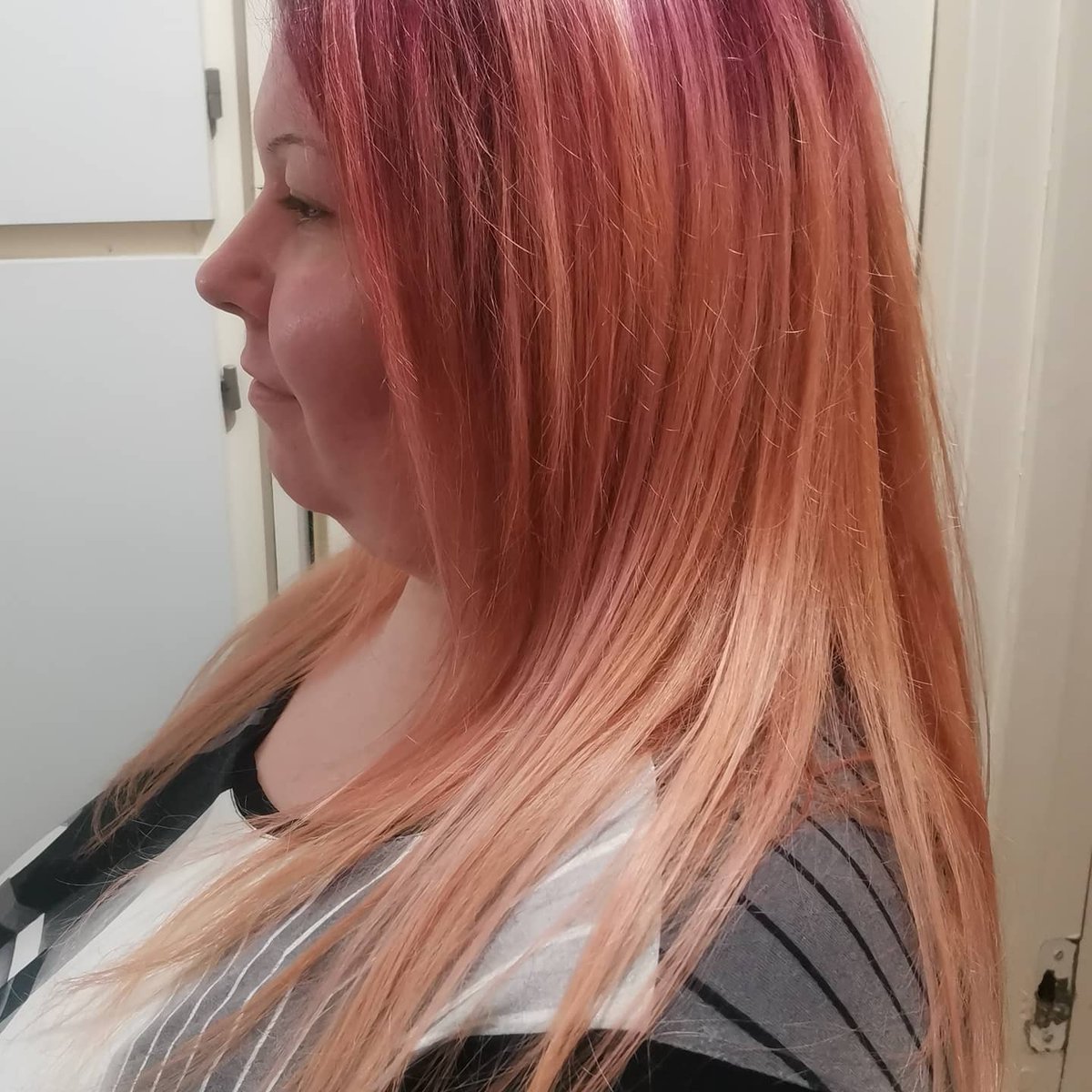 mormi1983's tweet photo. Neeew hair 😊 / Új haaaj 😊

https://t.co/sfAUqmMePp

#twitch #streamergirl #smallstreamers #newhair #newcolors @SupportStreamz @rtsmallstreams https://t.co/LYBFFVZAIg