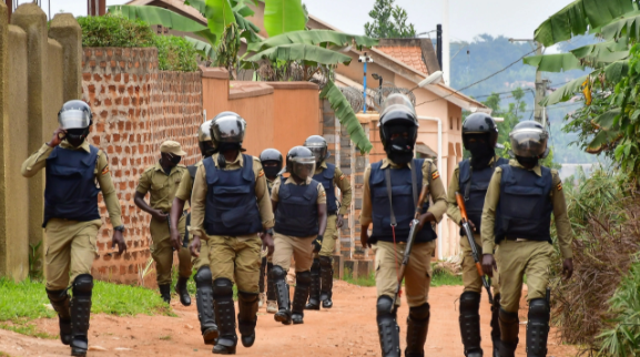 UN human rights experts today called on the Government of #Uganda 🇺🇬 to immediately stop the brutal crackdown on its political opponents which began in the lead-up to January’s disputed general elections and continues to suppress opposition supporters. is.gd/Dhw3Rj