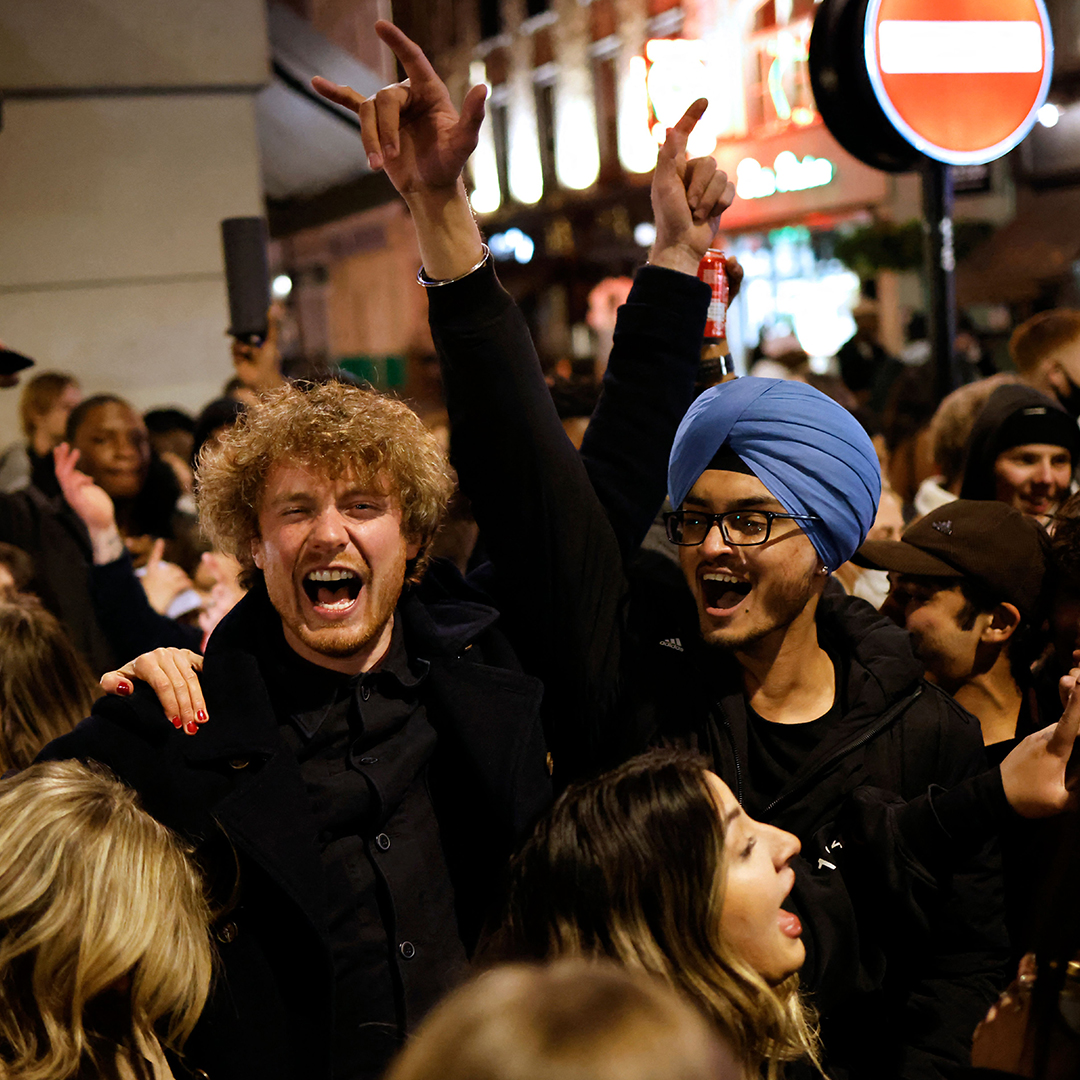 BBCLondonNews's tweet photo. The streets were packed last night in Soho, with roads closed for al fresco drinking and dining as outdoor hospitality reopened.

Read more: https://t.co/LrFVAam1hj
Photos: PA / Getty https://t.co/iTgGy6H6hO