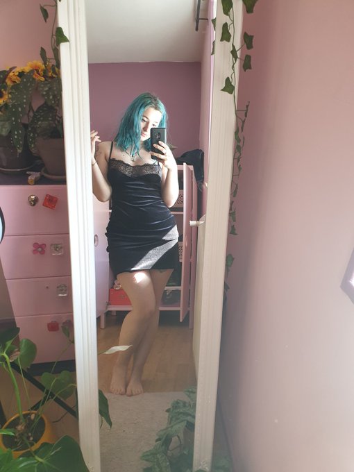 Do i look pretty in this ? 😳 https://t.co/z3xeP0QOoH<a href="/tag/pastoucheamespoils"class="tags"><span>#pastoucheamespoils</span></a>