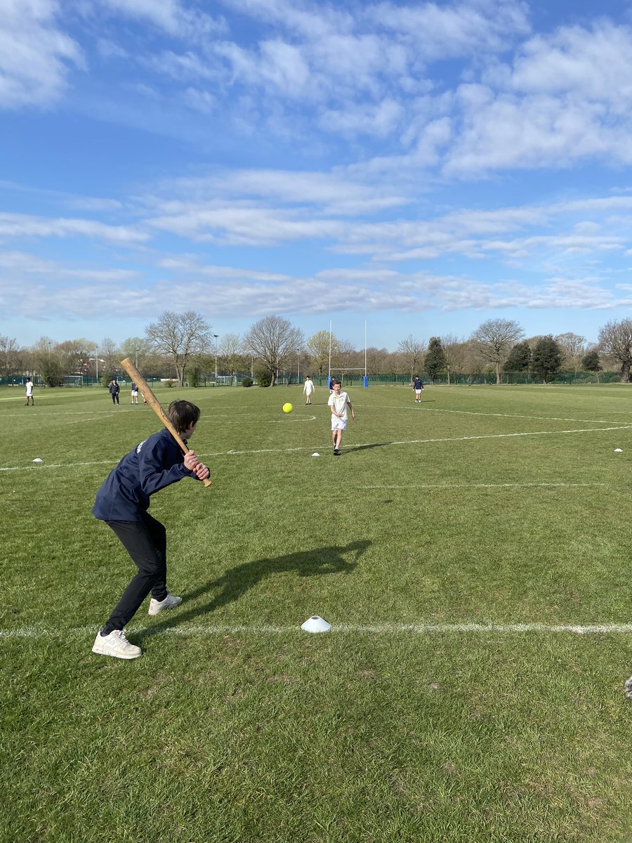 ElthamSport's tweet photo. Perfect morning for year 9 Athletics, Softball & Volleyball. Brilliant attitude by all and a great start to the summer term PE programme! #TeamEltham @ElthamCollegeUK https://t.co/0xVLuzukCK