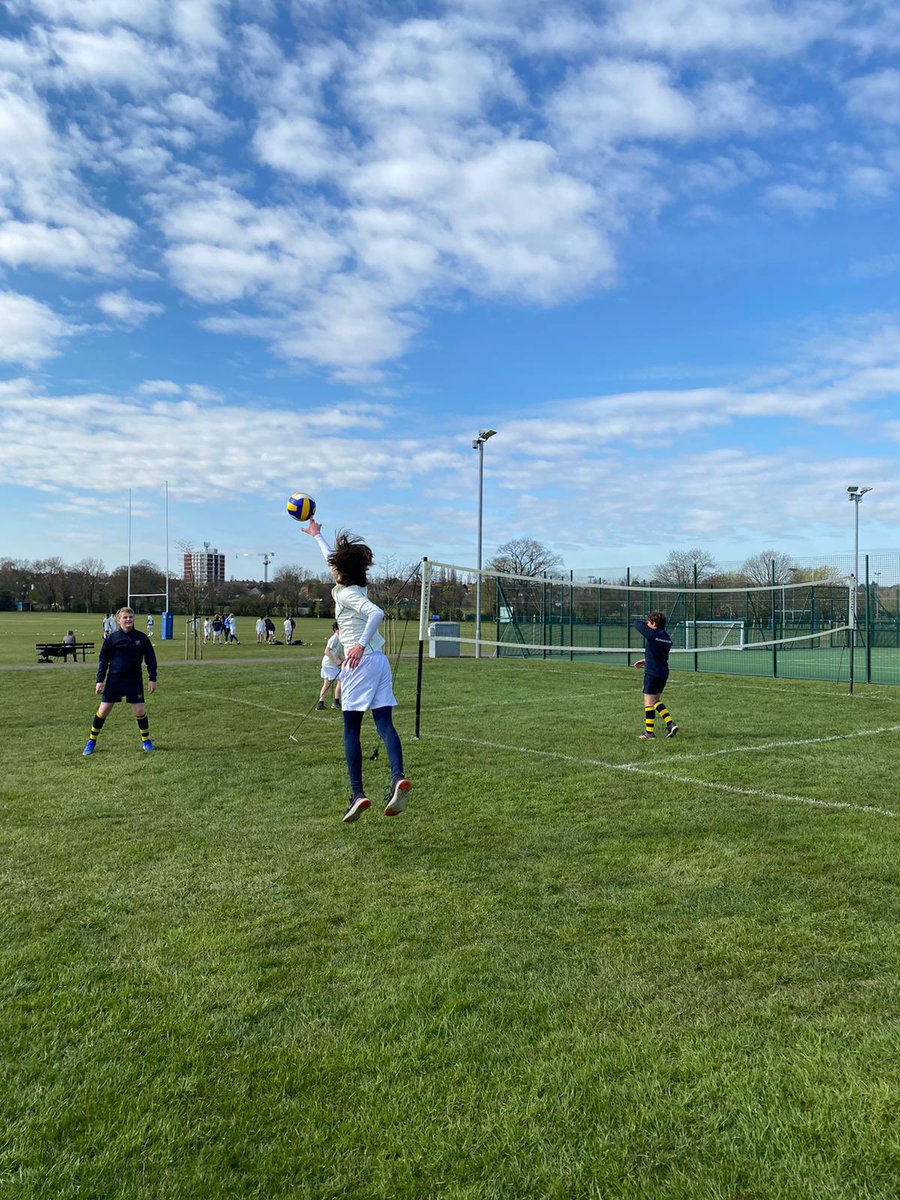 ElthamSport's tweet photo. Perfect morning for year 9 Athletics, Softball & Volleyball. Brilliant attitude by all and a great start to the summer term PE programme! #TeamEltham @ElthamCollegeUK https://t.co/0xVLuzukCK