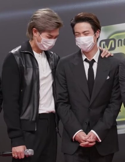 Namjin flirting in public - a thread that will make us feel like a thirdwheel