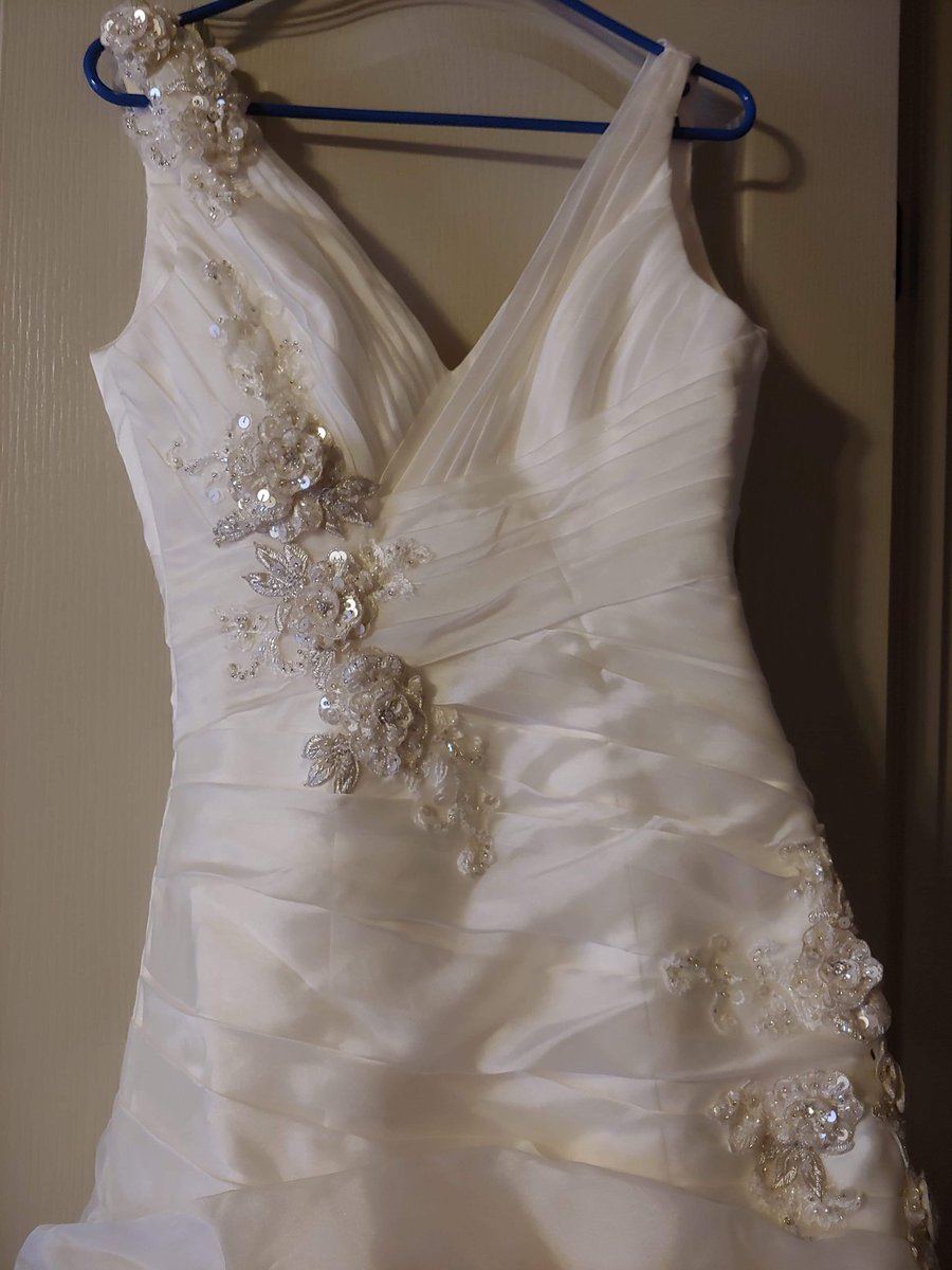 jayde_claire's tweet photo. @tylerfarr not sure why people are not talk to me anymore whole day guess some are mad not happen yet dont have another way communicate with you decide week Doctor few people show picture Lesion not serious problem wedding dress Josh perfect dress alone high life without you here https://t.co/MVGLvYTR5Z