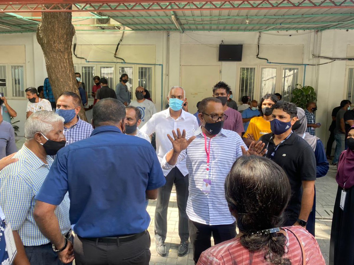 xahidcreator's tweet photo. އެންމެންވެސް  ތިބީ  ރޯދައަށް  @governmentmv  ގޯހެއް  ނަހަދާތި،  ވެއްޓޭނީ  ވެރިކަން.  ރައީސް  @ibusolih  މިއީ  ދޭ  ނަސޭހަތެއް.  🙏🏽 https://t.co/eTa42EuCpx