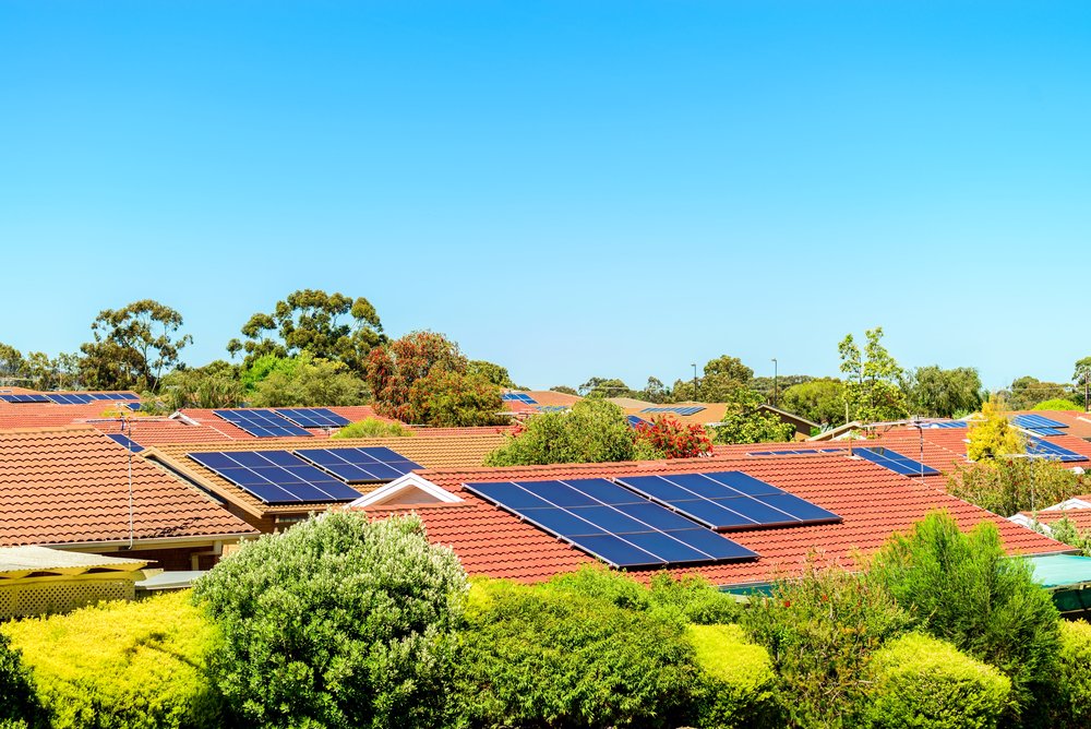 lasolarenergia's tweet photo. 🔊Unos coeficientes para el #autoconsumo dinámicos, basados en un consumo real y no en una estimación, permitirían aprovechar nuestros tejados para compartir el sol con nuestros vecinos en lugar de vender el excedente, #laluz, a las compañías eléctricas
#ComparteElSol https://t.co/IglSOMGxap