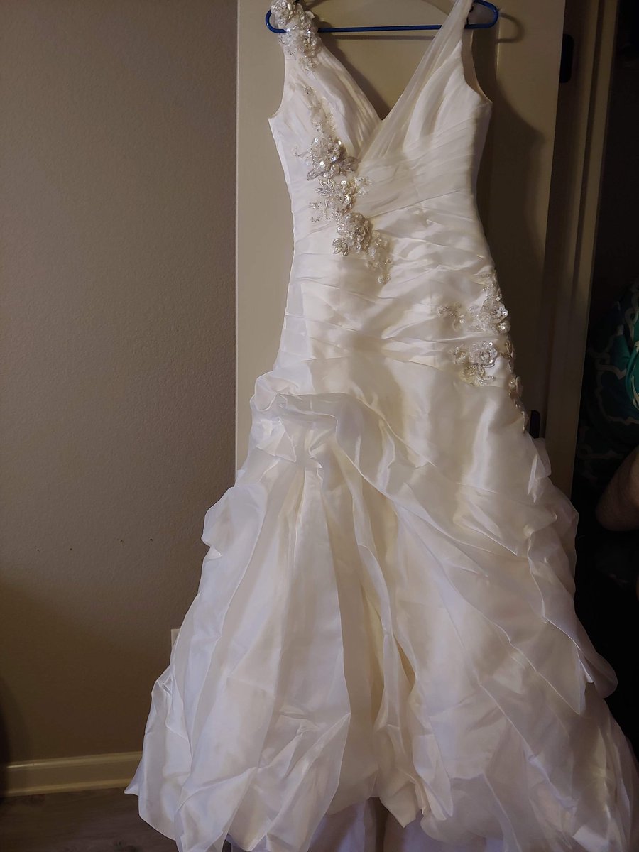jayde_claire's tweet photo. @RobGronkowski not sure why people not talk to me anymore whole day guess some are mad not happen yet dont have another way communicate with you decide week Doctor few people show picture Lesion not serious problem wedding dress Josh perfect dress alone high life without you here https://t.co/ASlFhHXd5q