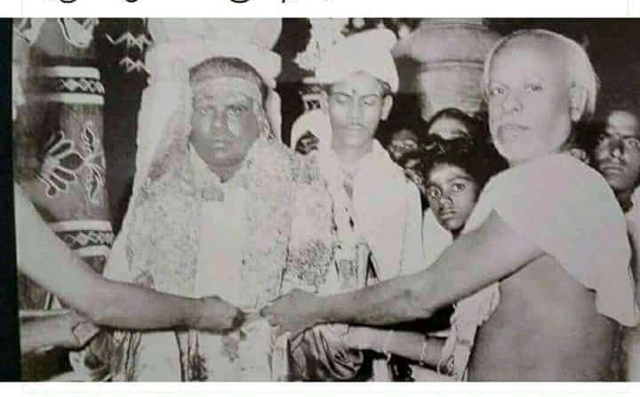 sankarkudumpan's tweet photo. ஆலையத்திற்குள் நுழைய சமூகங்கள் போராடிய காலத்திலேயே முதல் மரியாதை பெற்ற குடும்பன்..
யாரடா தலீத்,பிதுக்கப்பட்டவன்,நசுக்கப்பட்டவன், ஆதிதிராவிடர் என சொல்லுறீங்க 
#குடும்பன்டா
#தேவேந்திரகுலவேளாளர் டா 
@Tamilvananp1 @DKV_Exit_SC @Sundarapandyank @SBKIsenthil007 @purananutru @DywaMedia https://t.co/dZgUAxLkqa