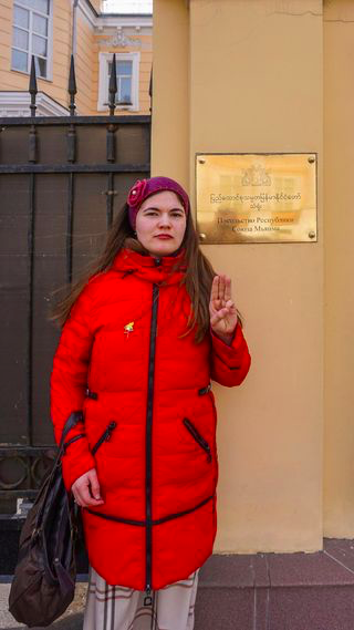 randallbreanna's tweet photo. I know that a lot of #Myanmar folks are discouraged by Russia's involvement with the junta.

but! You have comrades in Russia who are eagerly awaiting your victory!

"Even i know that my post will encourage just 1 person in Myanmar I would do it."
w/ permission fr @bestofasia_ru https://t.co/CyI7Estc0a