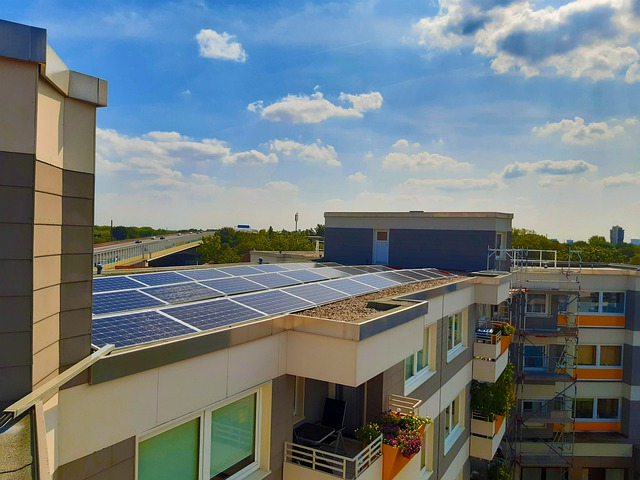 Efficiency_es's tweet photo. 🌞Si vives en una comunidad de propietarios y no tienes paneles solares, #ComparteElSol y exige poder repartir la energía producida en función de los consumos de cada vecino. https://t.co/YZjreDPBAg