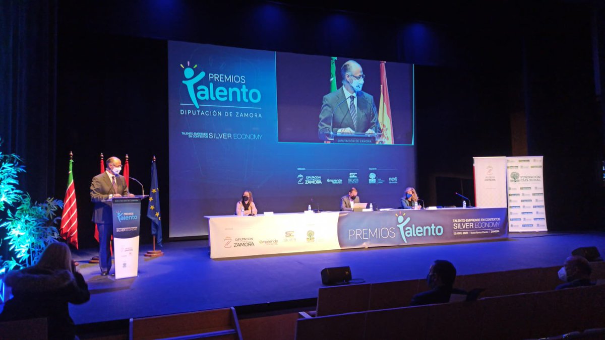 Explorando nuevos formatos de eventos semipresenciales, a pesar de la pandemia con esta entrega de premios #talentoemprendezamora

Os recuerdo que podéis seguirlos en directo desde el siguiente link:

youtu.be/7IFrD1WVhNo

<a href="/dipuzamora/">Diputación de Zamora</a> <a href="/cajaruralzamora/">cajaruralzamora</a>