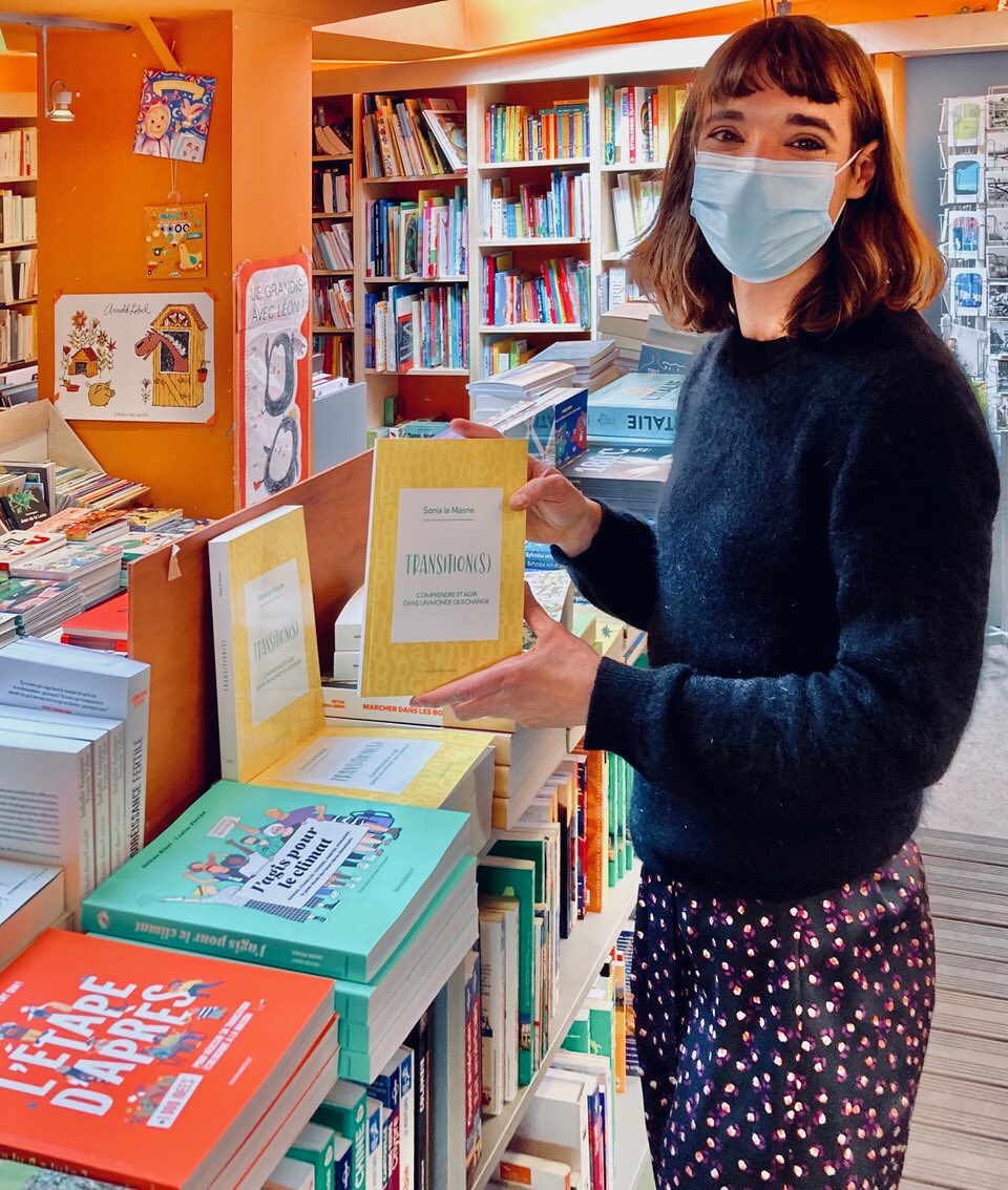 TRANSITION(S) dans les rayons de ma librairie préférée! 
Pour ceux qui ne sont pas à moins de 10km de LA PETITE LUMIÈRE vous pouvez le commander auprès de votre libraire ou sur toutes les plateformes en ligne sonia-lemasne.iggybook.com/fr/