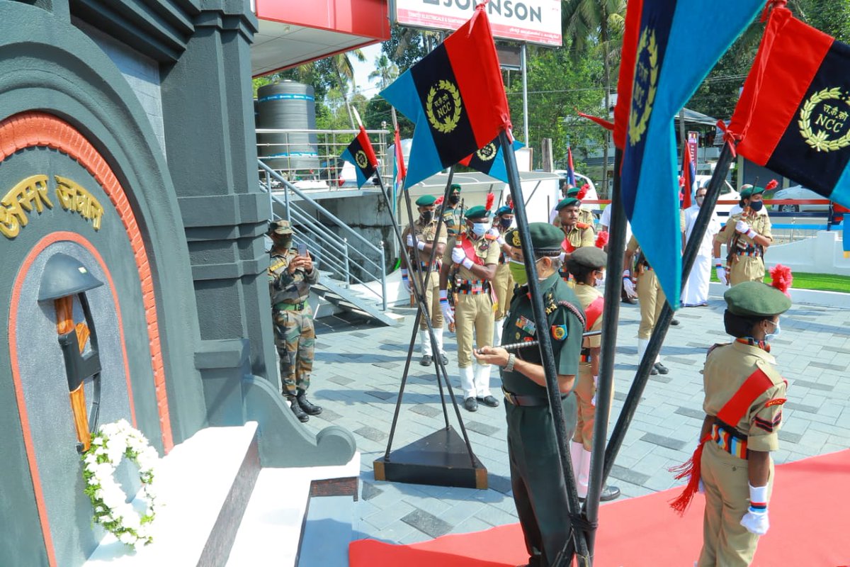 KidilamK's tweet photo. #nccremembersjallianwala #NationalCadetCorps 
Wreath laying ceremony org by NCC cadets of 18 Ker , Kottayam Gp at War Memorial, Piravom. Brig Sunil Kumar, Gp Cdr alongwith CO, AO and veterans attended
@drajaykumar_ias
@HQ_DG_NCC @KER_LAK_DTE @DefencePROTvm https://t.co/JAWjmyTYzF