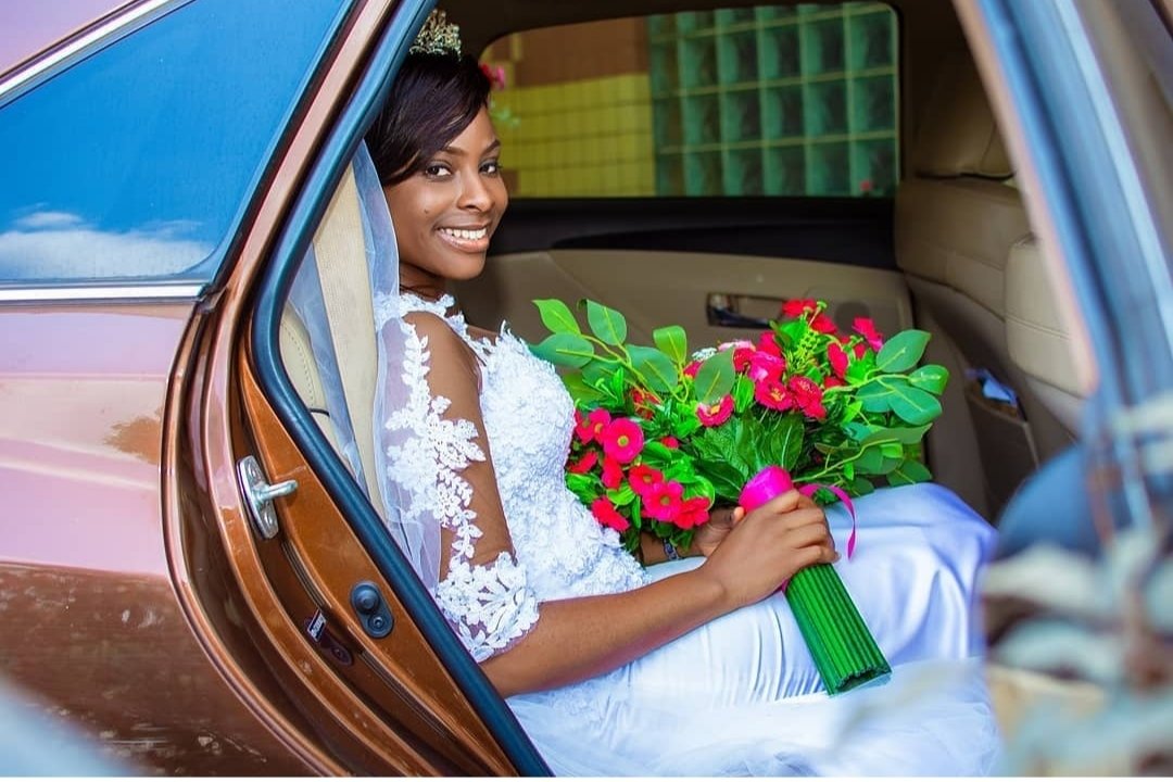 I want to hold you forever baby... The Obis.
👗 Tianah Atelier
Veil: Tianah Atelier