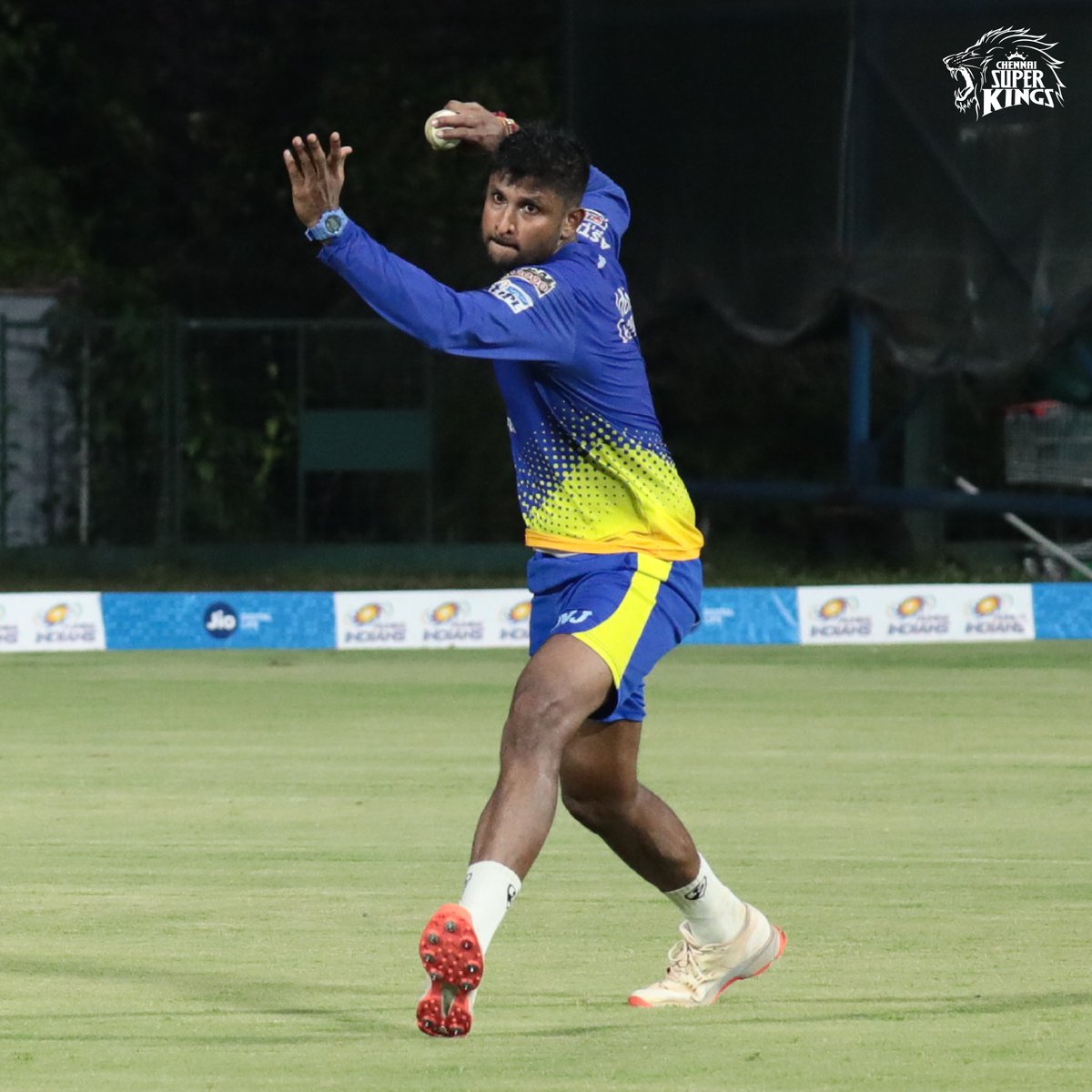 ChennaiIPL's tweet photo. The hustle for the next one! #WhistlePodu #Yellove 💛🦁 https://t.co/rZDo4Zycir