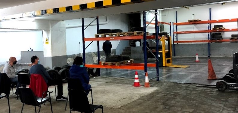 promoeconomSAB's tweet photo. Els i les alumnes del curs #MilloraSocioLaboral de manipuladors de càrregues amb #carretons elevadors Norma UNE 58451 fan pràctiques a @IceiformacioFP
#promocióeconòmicaSAB #CursosMillora
@HugoFerrerSaez @JcallauBartoli @IMPOBdn #SFOSAB @inclusiosab @EulaliaPECSAB https://t.co/xQhRFjlgzC