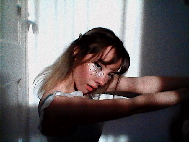 Iancelct's tweet photo. moon girl ✧. ° : * ✧* https://t.co/PE9zk6QwyJ
