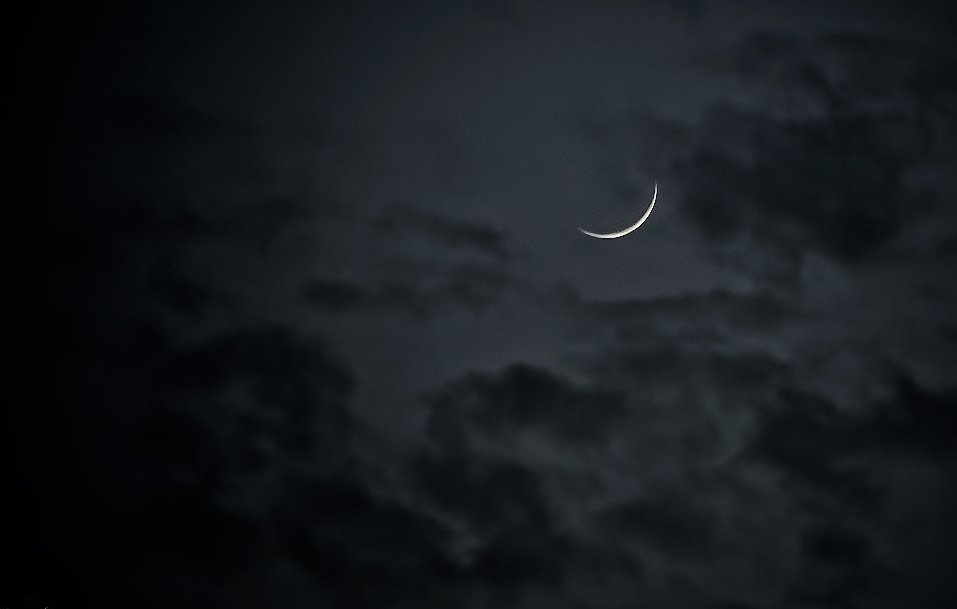 Sa__m43's tweet photo. " رمضان قصير لا يحتمل التقصير .. وقدومه عبور لا يقبل الفتور ..
رمضان بين أحد عشر شهرًا، كيوسف بين أحد عشر كوكبًا ..
فلا تقتلوه، ولا تلقوه في الجب، ولاتبيعوه بثمن بخس .. بل أكرموا مثواه، عسى أن ينفعنا، أو نتخذه شفيعاً يوم الحساب "🤍🌿
#١رمضان https://t.co/HUM3X7mJu0