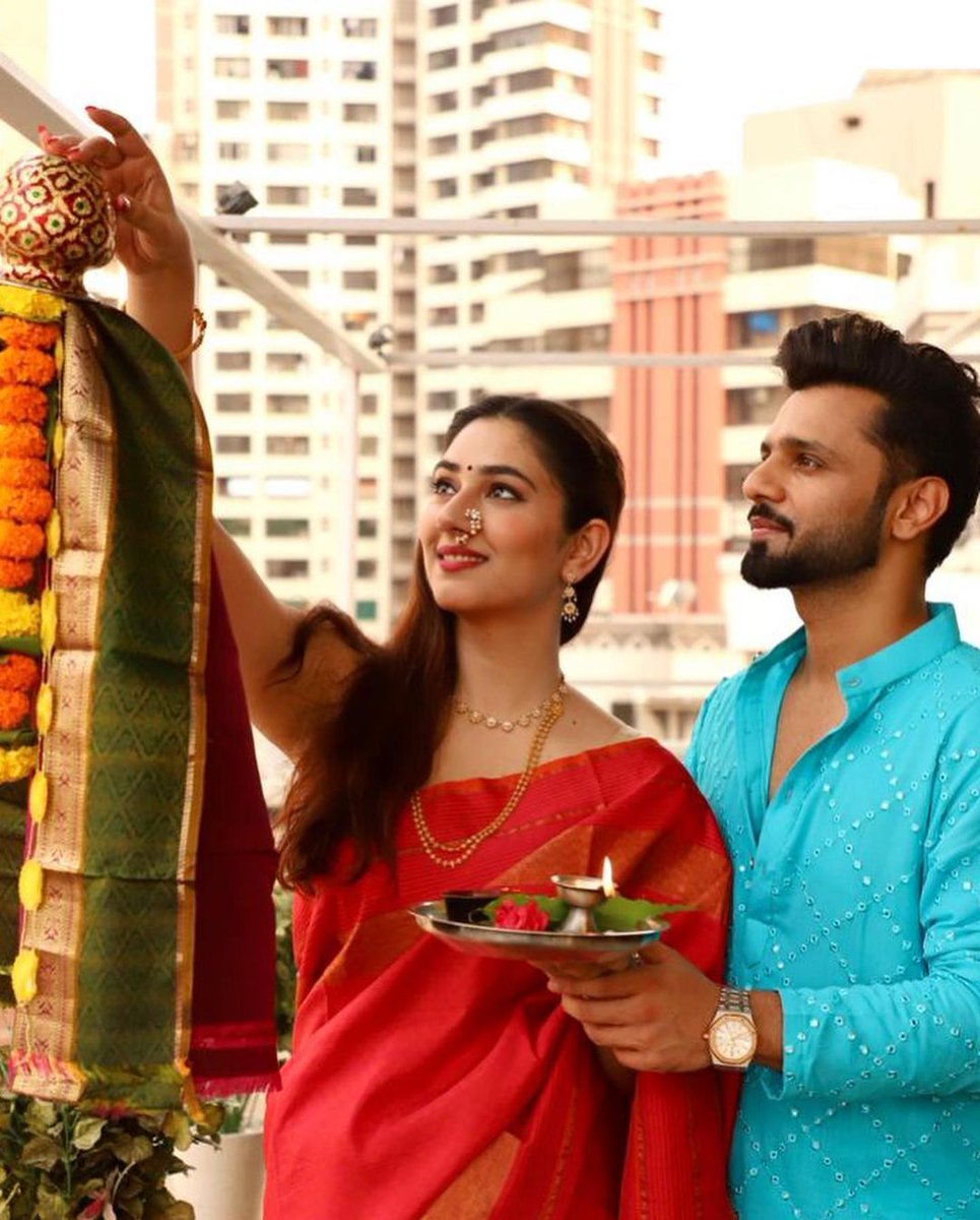 #RahulVaidya and #DishaParmar make for a perfect couple as they celebrate #GudiPadwa together.

#gudipadwa2021
#Rahul
#Disha
#Dishul 
#RKVians 
#RKV 
#CoupleGoals 
#festival