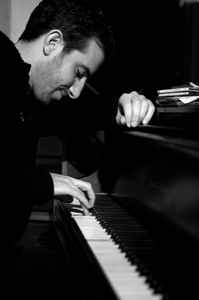 bastardo42's tweet photo. Oggi alle 13 su https://t.co/x4BRwv7Cdc nel #geezcorner
#AaronGoldberg
Pianista bostoniano che ha collaborato negli anni anche con wynton marsalis

@CTag25 @mariale47010626 @GianniniRoberto @SauroSamat @SoMisty3 https://t.co/gQYskFs4eF