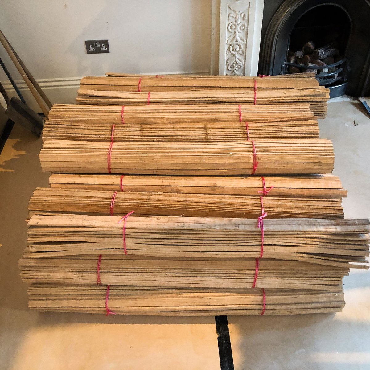 DesertoakL's tweet photo. Embracing traditional methods! Ceilings are being reformed in traditional oak laths &amp; lime plaster all in conjunction with the Heritage department @RoyalBorough of Kensington and Chelsea. 

#englishheritage #guildofmastercraftsmen #architecture #londonarchitecture #conservation https://t.co/t4TzA51mmO