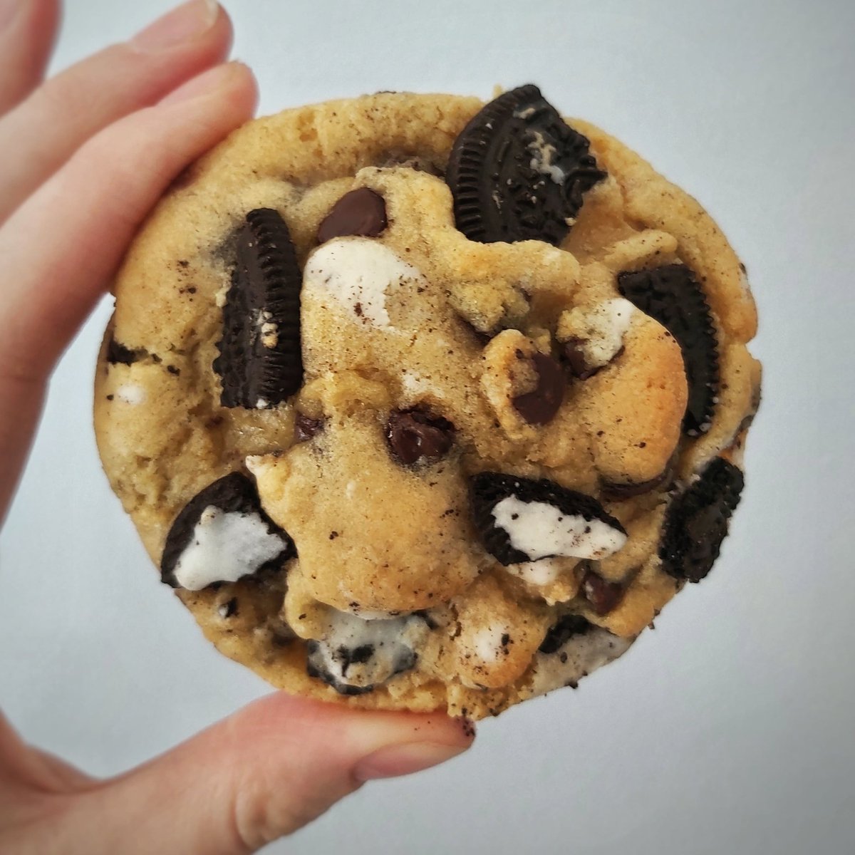 __peaceofcake's tweet photo. Chocolate chip stuffed with Oreo, all vegan 🤤😍 https://t.co/njrF7voaD2

#vegancookies #veganstuffedcookies #oreocookies #vegansmallbusiness https://t.co/7moSha5Ubb