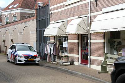 Poging tot overval kledingzaak; jongen vraagt om geld en slaat op de vlucht..