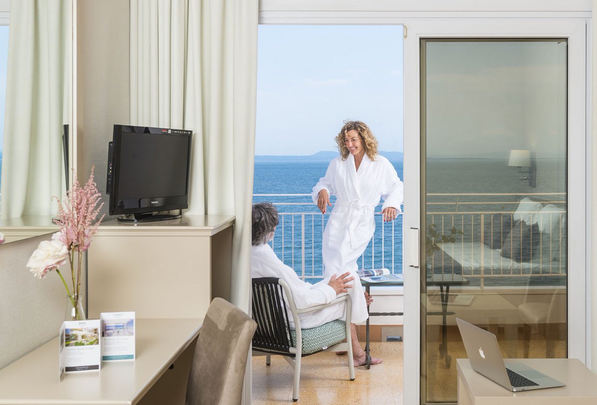 Sorprende a tu pareja con el 'Pack Romántico' del Hotel Spa Terraza. Incluye spa, cena para dos, noche en habitación con vistas al mar y desayuno servido en el dormitorio. ¡Todo un lujo!

#costabravaluxe #hotelterraza #hotelspaterraza #costabrava #roses #lujo #spa #packromantico