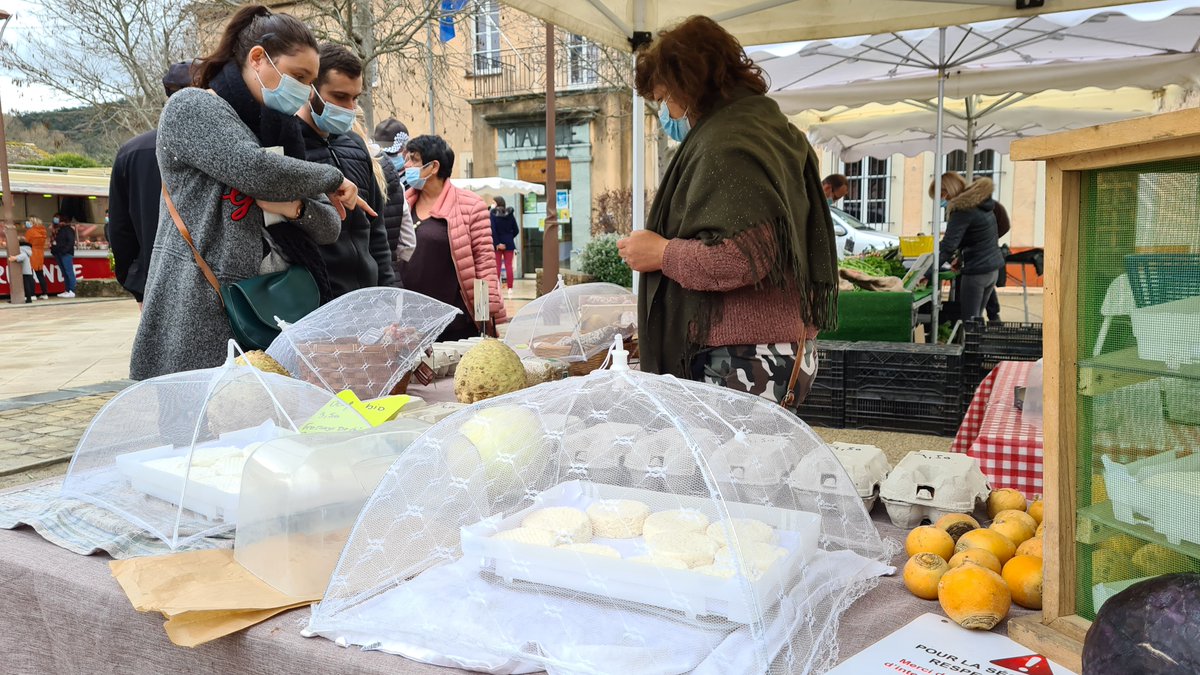GolfeStTropez's tweet photo. #nouveau #news
Le petit village de La Mole accueille à présent son marché 😀hebdomadaire tous les #dimanches matins avec des producteurs locaux 🍓🥕
#madeinvar https://t.co/2nIBuxX0Vm