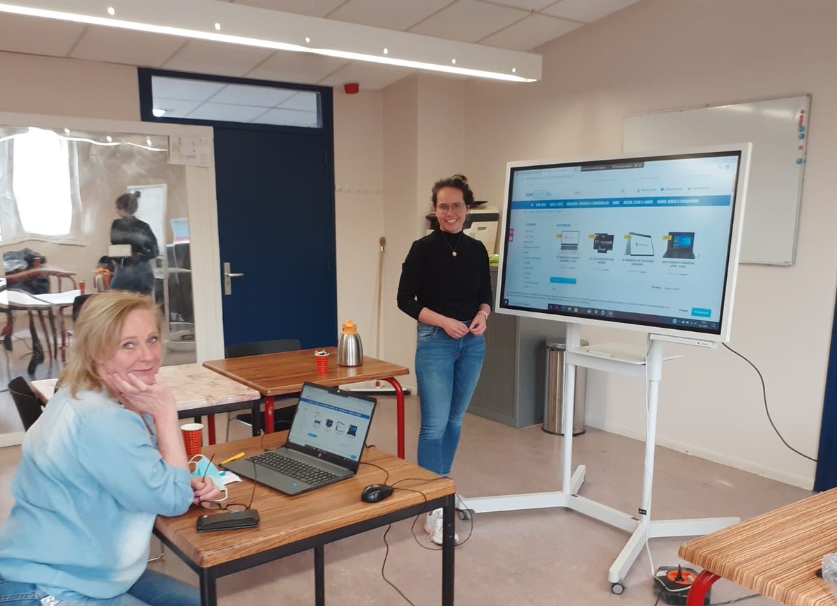 De huidige coronamaatregelen zorgen voor een versnelde digitalisering. Van online zorg tot administratieve handelingen en cursussen. Maar wat nu als je geen digitale vaardigheden beheerst? Speciaal voor digibeten uit Spangen organiseert wmo radar de computercursus Digiwijzer.
