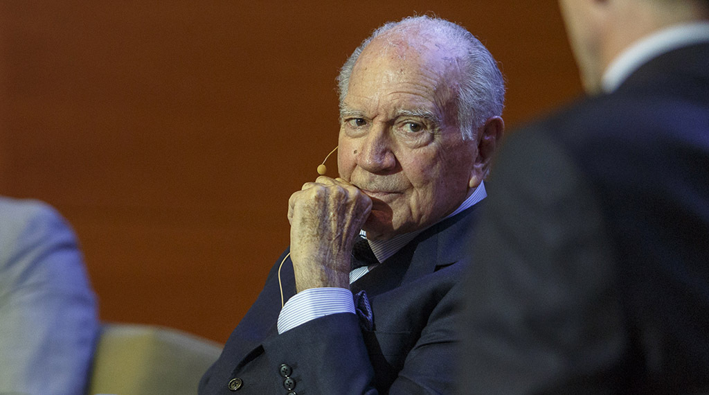 Una triste noticia para el IESE y el mundo empresarial. Ha fallecido Mariano Puig, ex presidente de Puig, uno de nuestros primeros #IESEAlumni muy comprometido con la escuela durante más de 50 años. Gracias, Don Mariano por tantos años de apoyo. 
Rezamos por su eterno descanso.