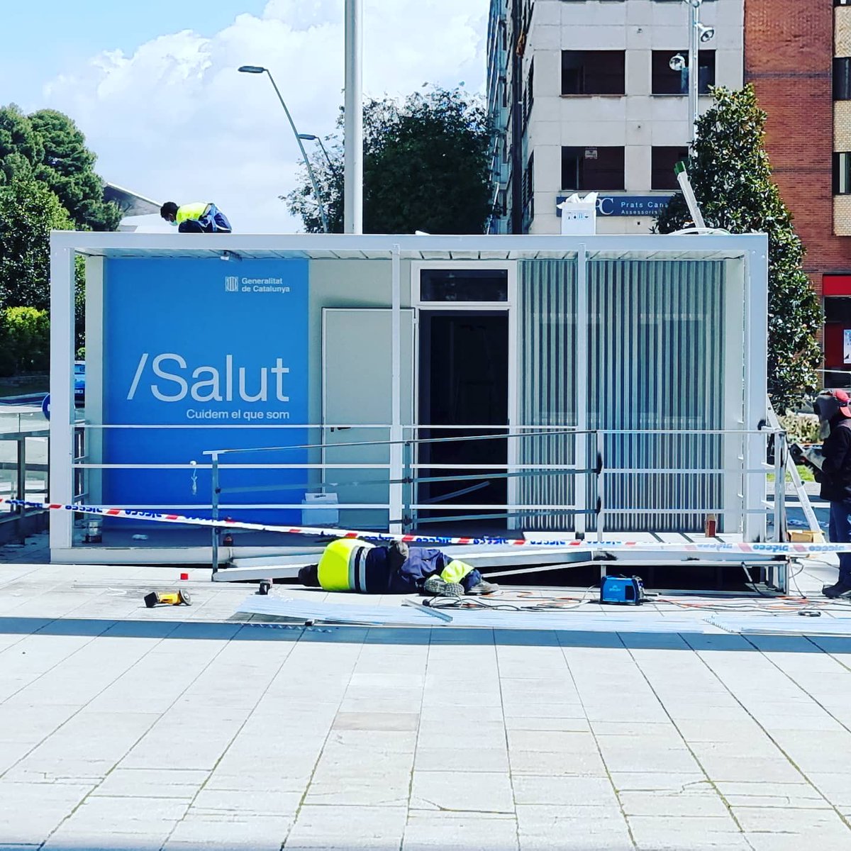 💉 VACUNACIÓ A REUS
<a href="/salutcat/">Salut</a> instal•la a la #PlaçaLlibertat de #Reus una parada, que representa que serà fixe. Serà per vacunar massivament a la població? O será un punt d'informació? Ho veurem els pròxims dies. #COVID19