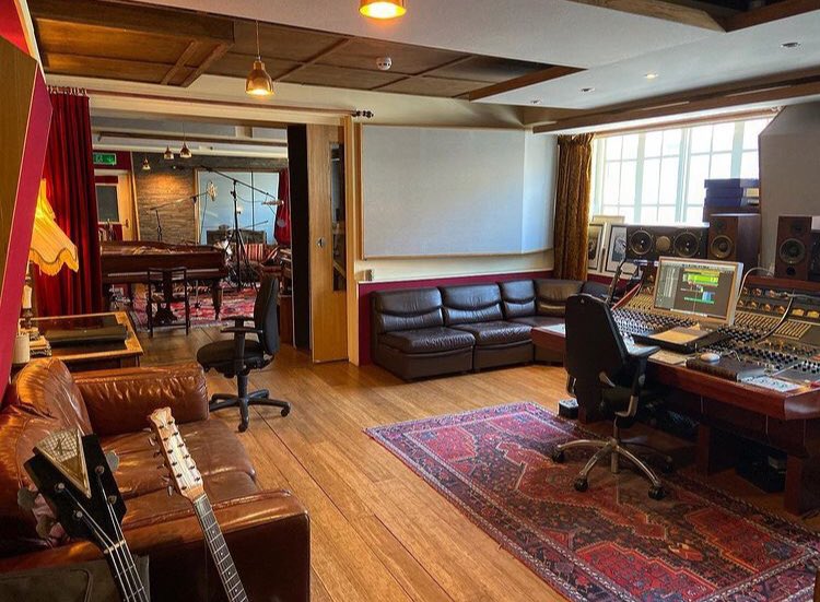 HoxaHQstudios's tweet photo. #recordingstudio #londonmusicstudio #westhampstead #music #recording #musicproducer #musicproduction #musician #musicstudio https://t.co/lnpu8dQEQ8